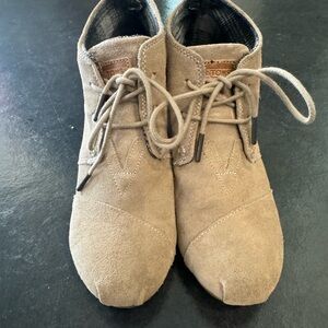TOMS Taupe Suede Lace-Up Ankle Shoes